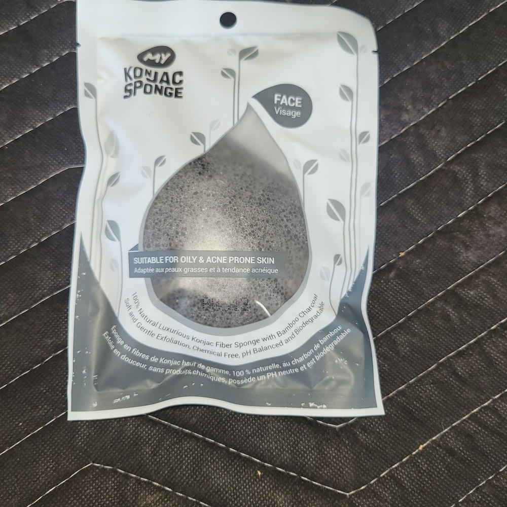 100% PURE Konjac Sponge, Charcoal, Facial Cleansing Black
